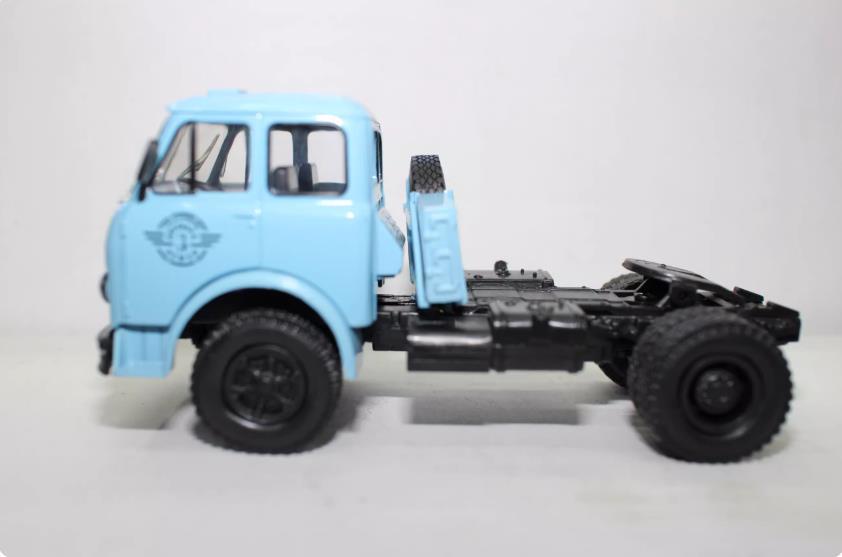 Vintage Collectible Trucks - نموذج شاحنة نقل روسية MAZ 504