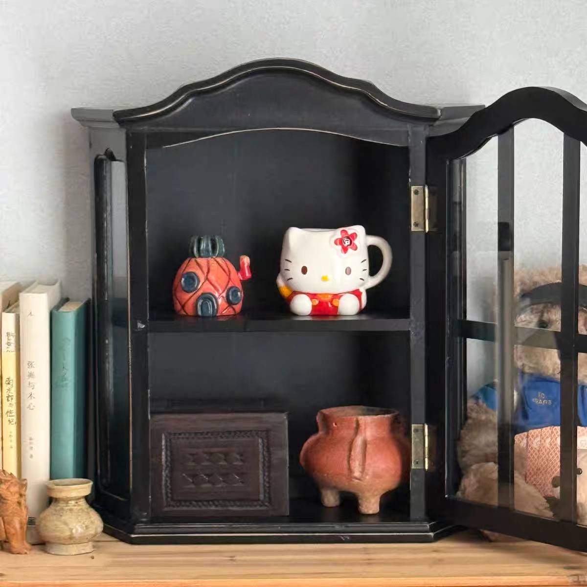 خزانة حائط خشبية عتيقة مزخرفة  - مراجعة Vintage Collectible Furniture وسعره