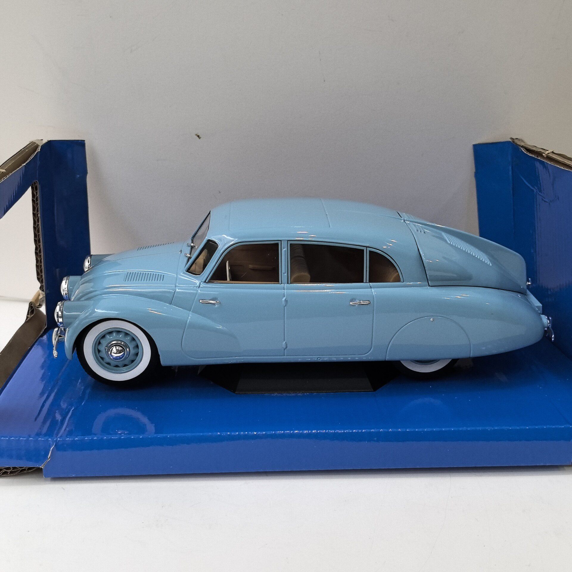 نموذج سيارة تاترا 87 الكلاسيكي - مراجعة Vintage Collectible Toy Cars وسعره